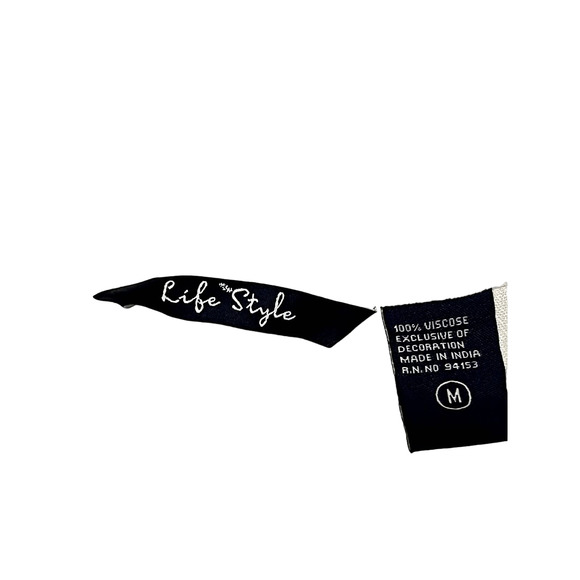 Life Style White with Embroidered Floral Details Flowy Size Medium - Picture 4 of 5